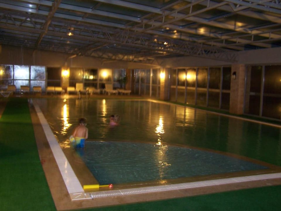 Innenpool Side Aluna Hotel