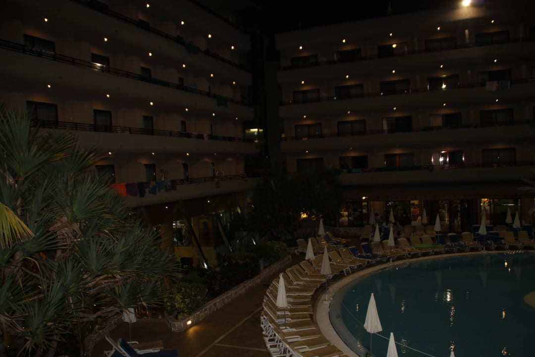 Pool bei Nacht GF FANABE