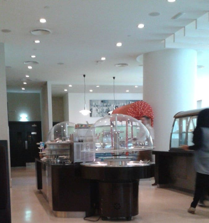 Al Wahda Restaurant (Frühstück) Grand Millennium Al Wahda Abu Dhabi