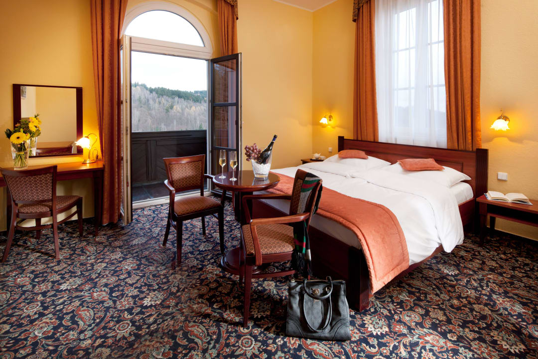 De Lux Chateau Monty Spa Resort