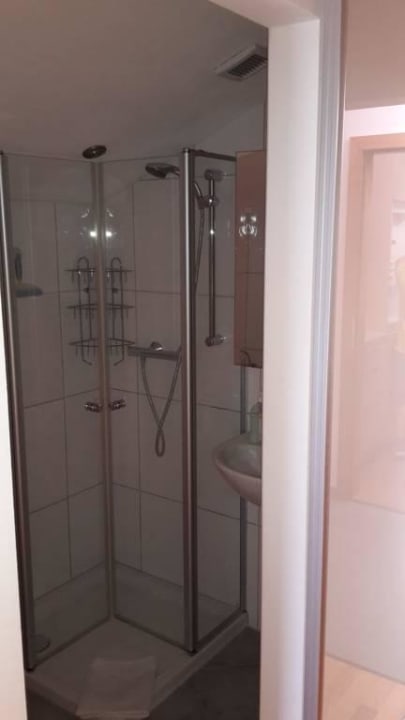 Kleines Badezimmer mit WC/Dusche Haus Bergblick