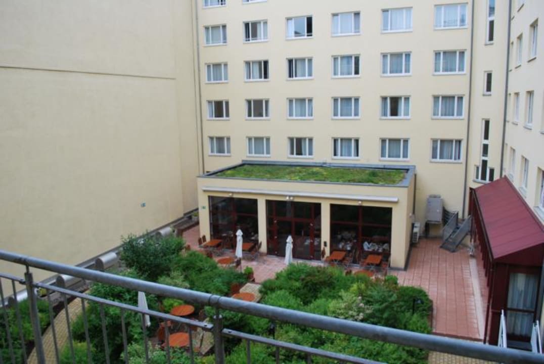 Blick von unserem Zimmer in den Innenhof Hotel München City Center affiliated by Meliá