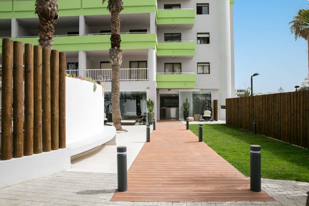 Entrance Hotel LIVVO Anamar Suites
