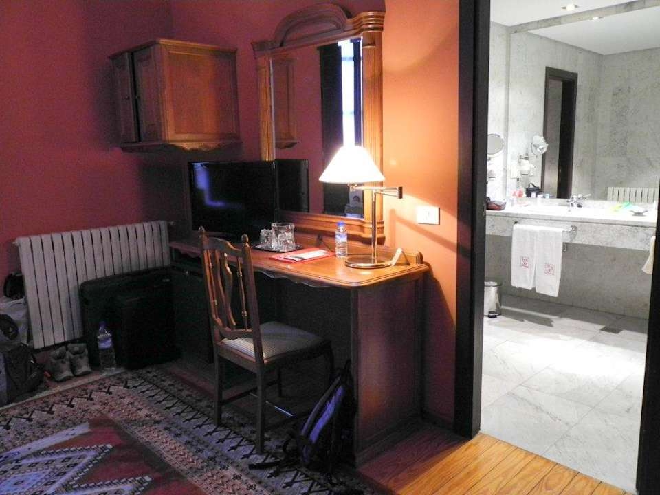 Blick ins Badezimmer Hotel Monasterio San Millán