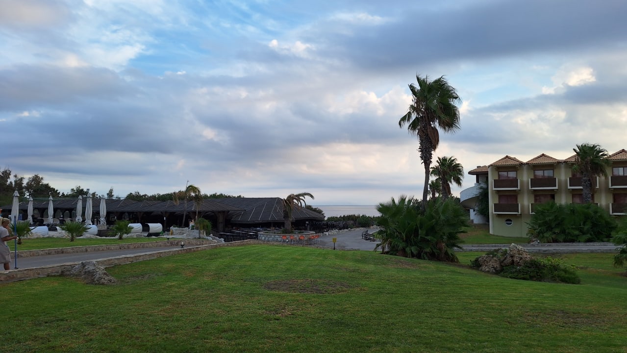 Gartenanlage Hotel Kalithea Horizon Royal