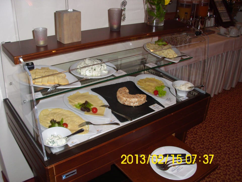 Ein Teil des Frühstücksbuffets Hotel Bernstein Rügen