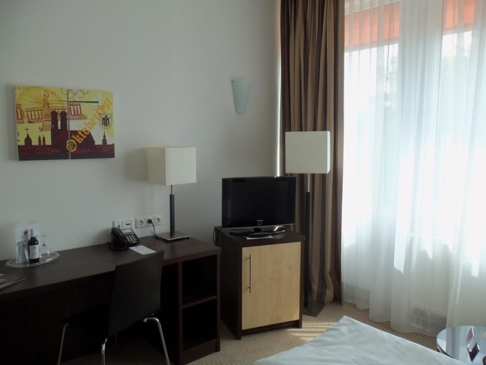 Schreibtisch acom Hotel München