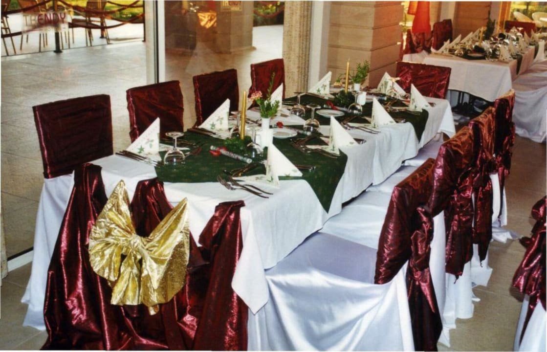 geschmückte Tafel zum Weihnachtsgala-Dinner Trendy Aspendos Beach Hotel