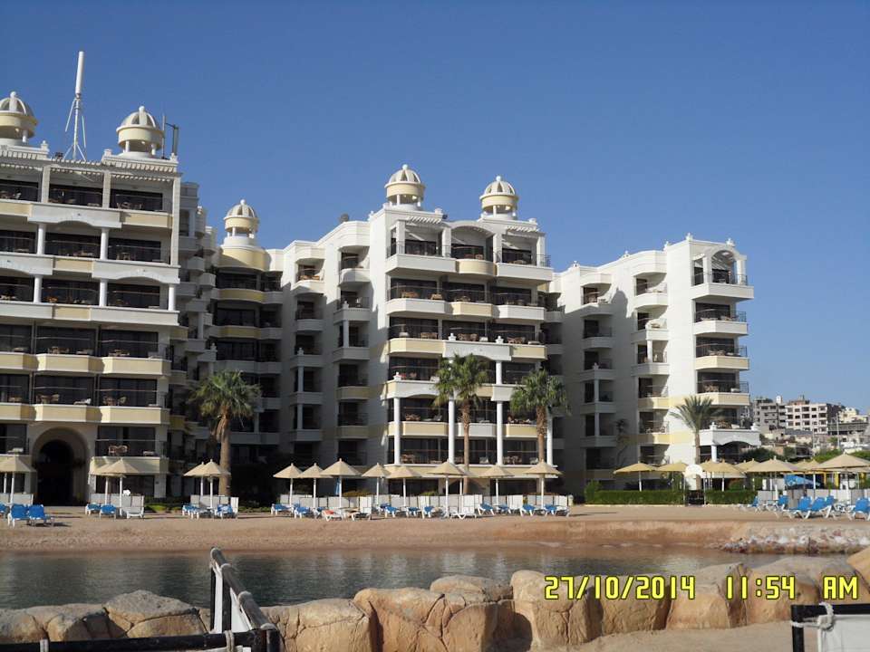 Вид на отель с лагуны SUNRISE Holidays Resort (Adults Only)