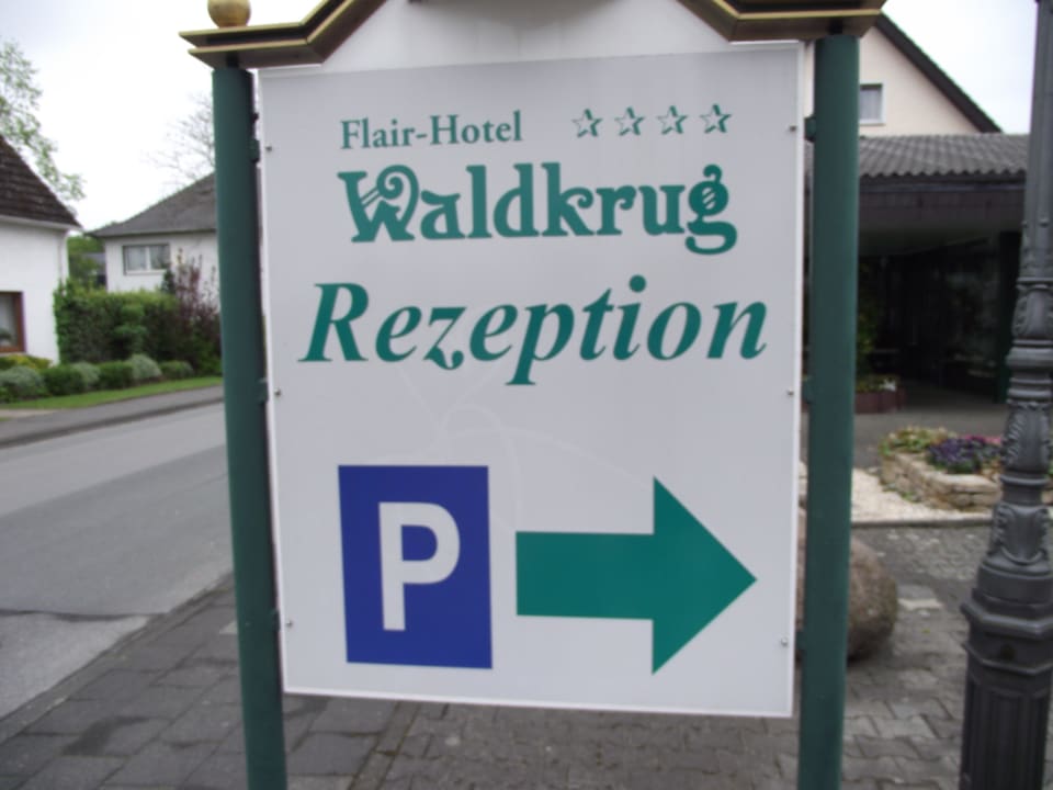 Einfahrt zum Hotel Hotel Waldkrug