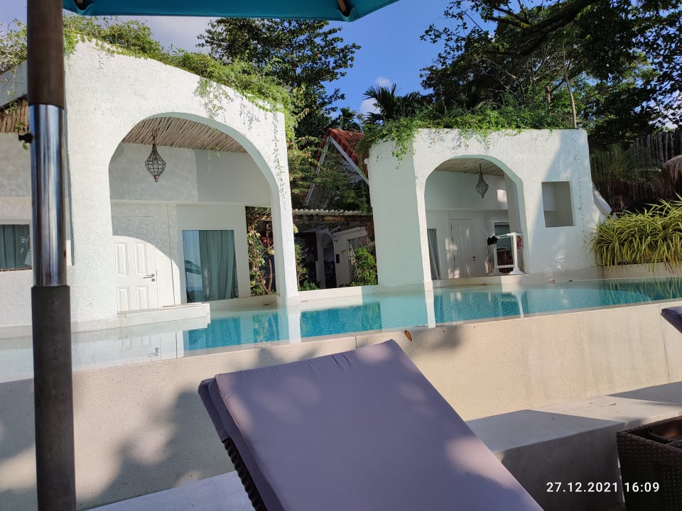 Pool Ocean Breeze Resort