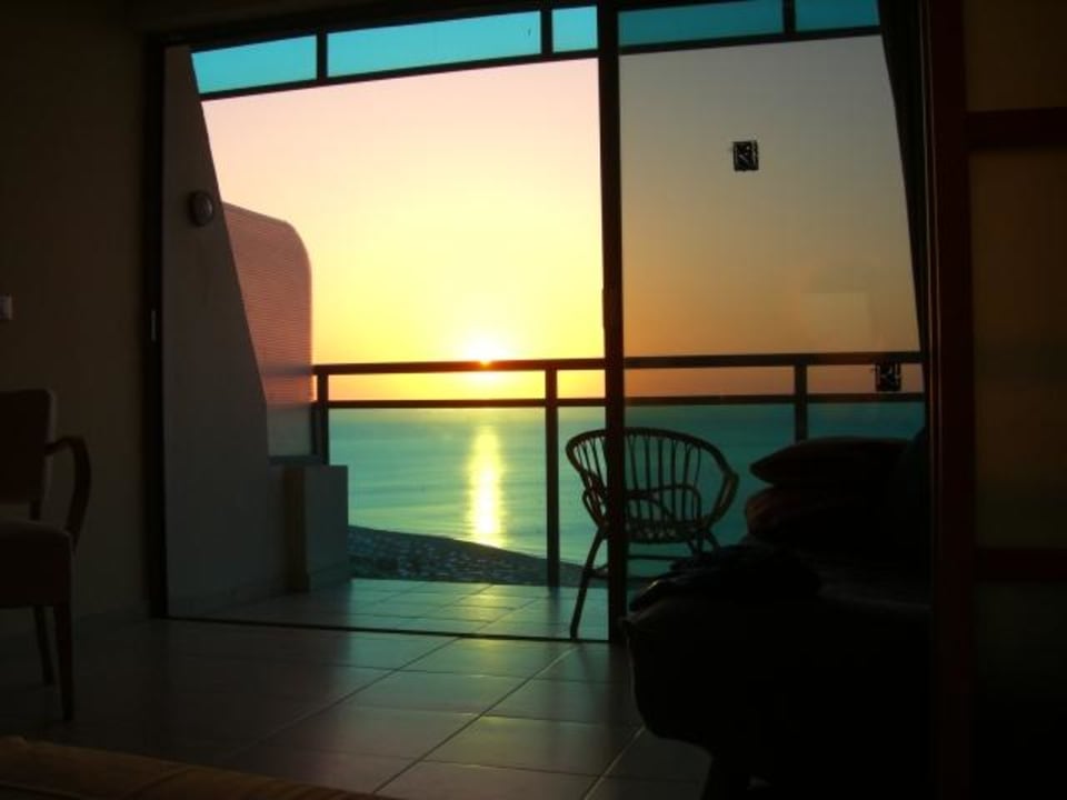 Sonnenaufgang (Blick von unserem Bett aus ) Hotel Calypso Beach