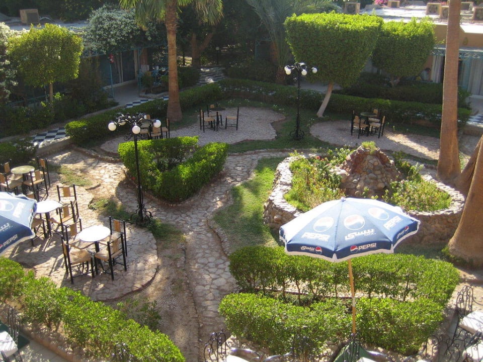 Gemütliche Gartenanlage abends zum Verweilen Giftun Azur Resort