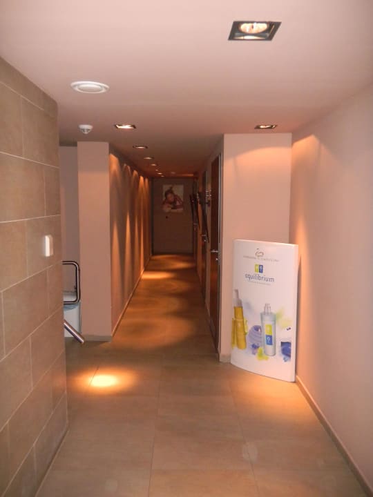 Weg zum Wellnessbereich im Hotel Hotel Golden Lake Resort