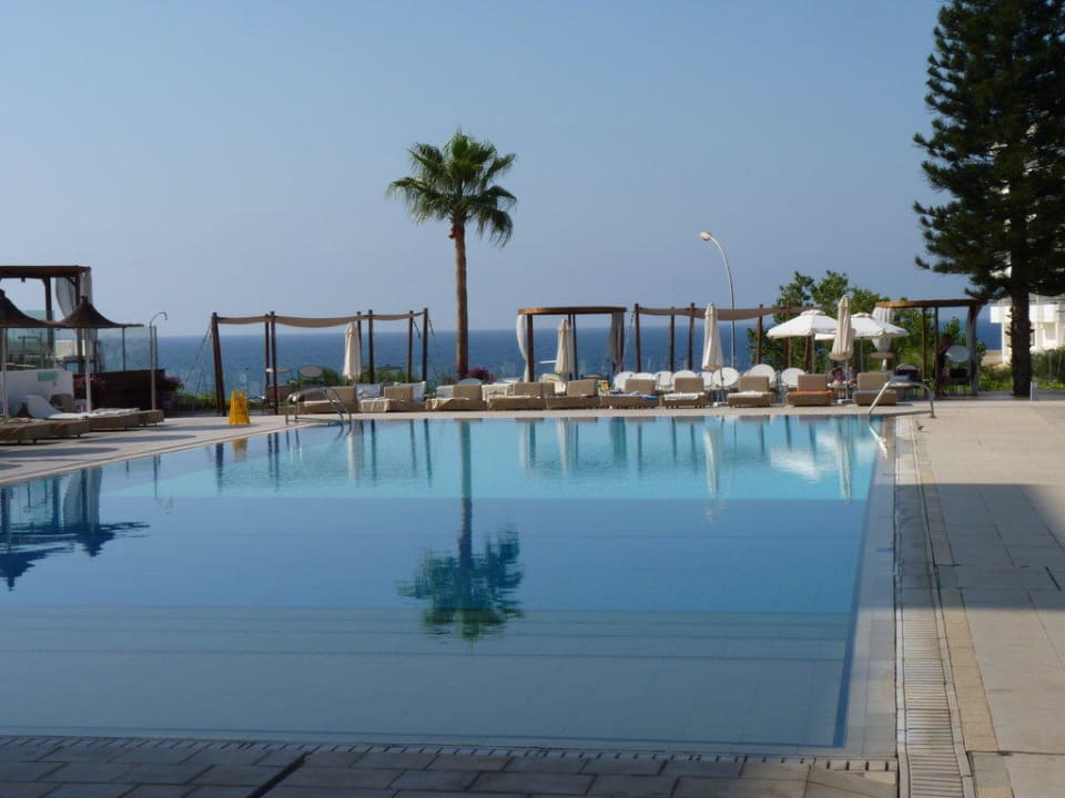 Vom Pool zum Meer Napa Mermaid Hotel & Suites