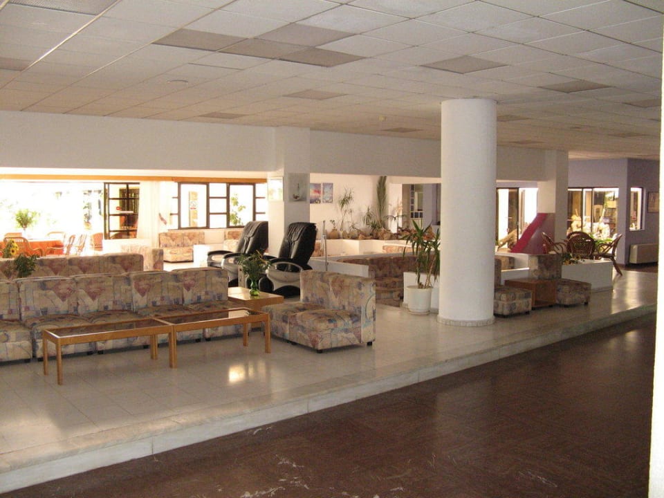 Lobby gegenüber der Rezeption Hotel Tigaki Beach