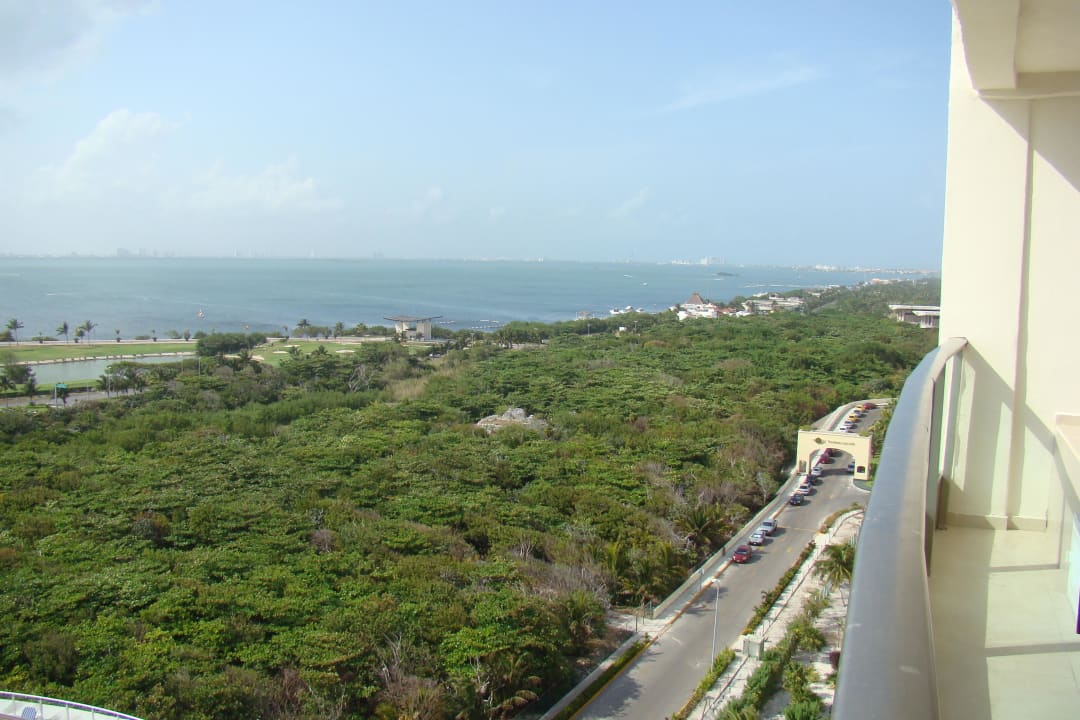 Z tarasu w stronę centrum miasta Seadust Cancun Family Resort