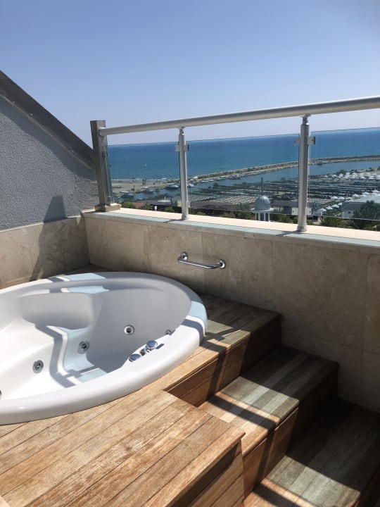 Zimmer Commodore Elite Suites & Spa - Adults only