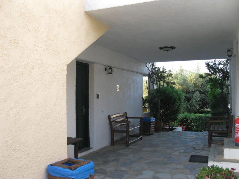 Außenansicht eines der Hotelgebäude Eurohotel Katrin Hotel & Bungalows