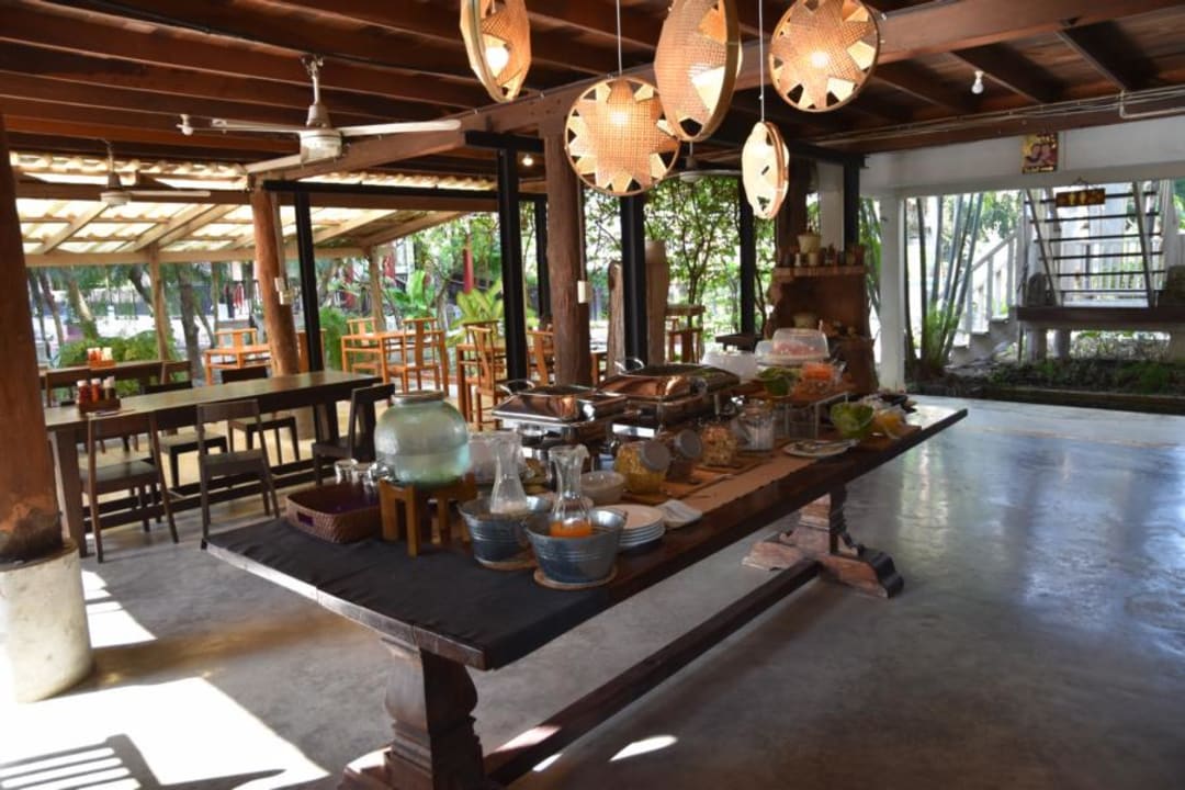 Gastro Hotel Tharaburi Resort