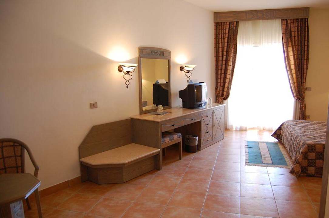 Pokój w budynku głównym La Playa Beach Resort Taba