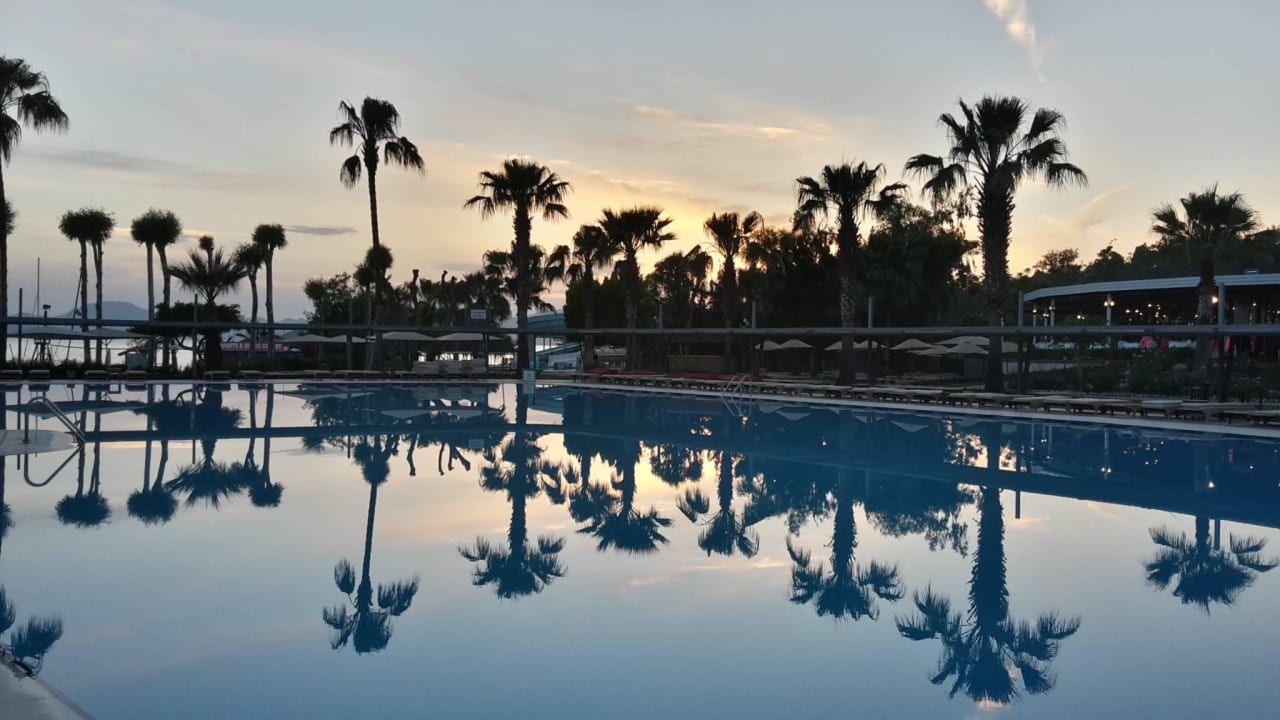 Pool im Abendlicht Club Tuana Fethiye