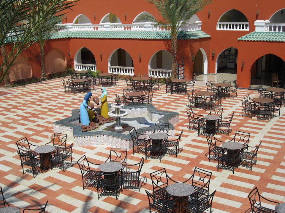 Главная терраса отеля Pickalbatros Alf Leila Wa Leila Resort - Neverland Hurghada