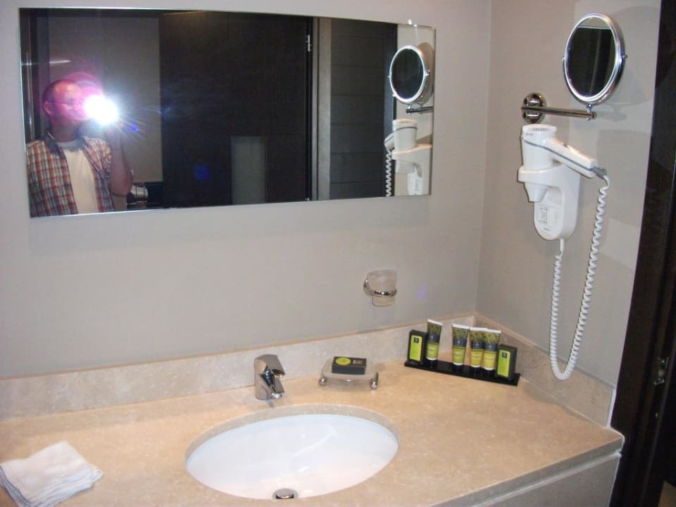 Waschbecken im Standardzimmer TUI BLUE Palazzo del Mare