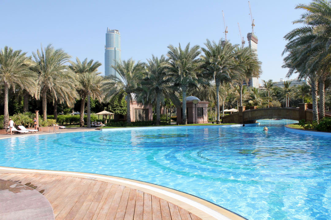 East Wing Pool Emirates Palace Mandarin Oriental
