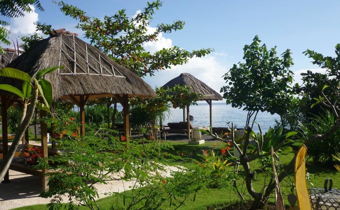 Weg Richtung Meer Alam Batu Beach Bungalow Resort
