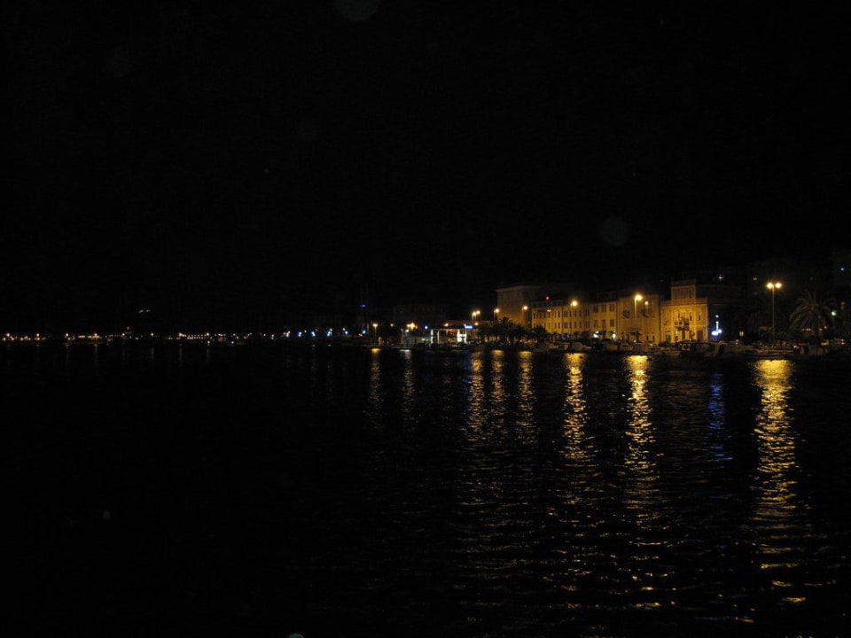 Bei Nacht Hotel Pinija