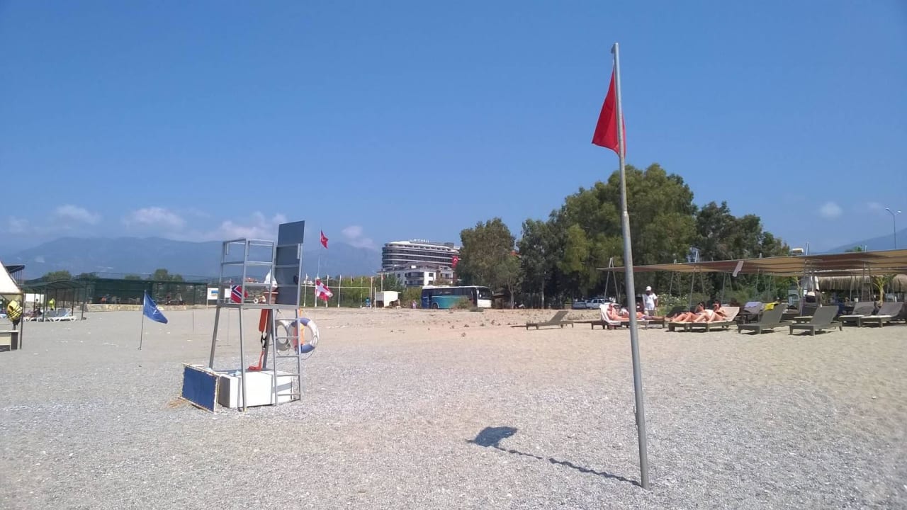 Widok z plaży na hotel Michell Hotel & Spa