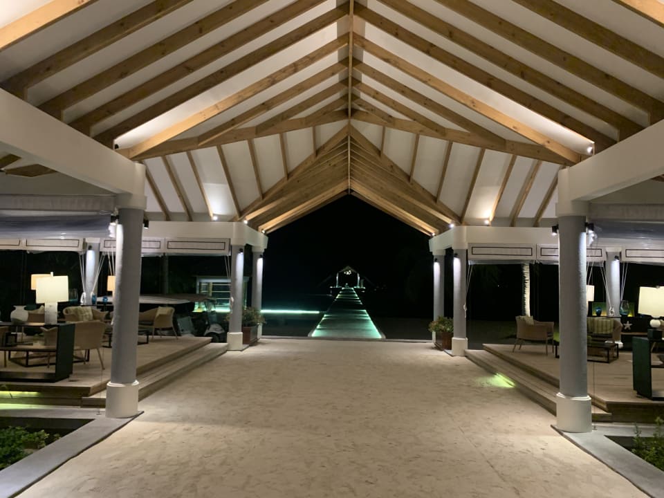 Lobby NH Collection Maldives Havodda Resort