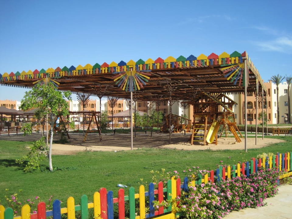 Spielplatz mit Sonnendach SUNRISE Royal Makadi Resort