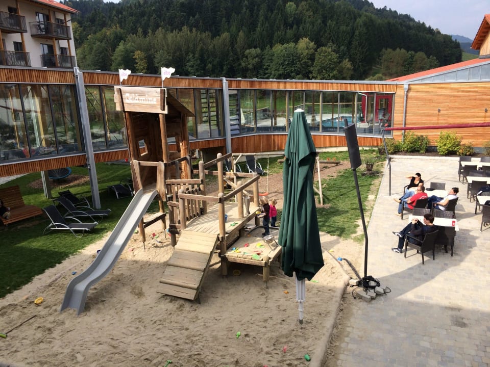 "Spielplatz im Innenhof" Familotel Schreinerhof (Schönberg