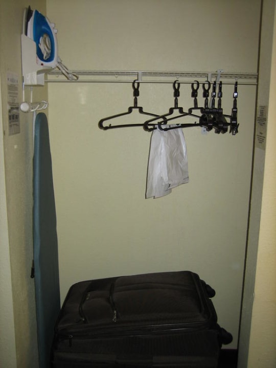 Garderobe Hotel Quality Inn Boca Raton
