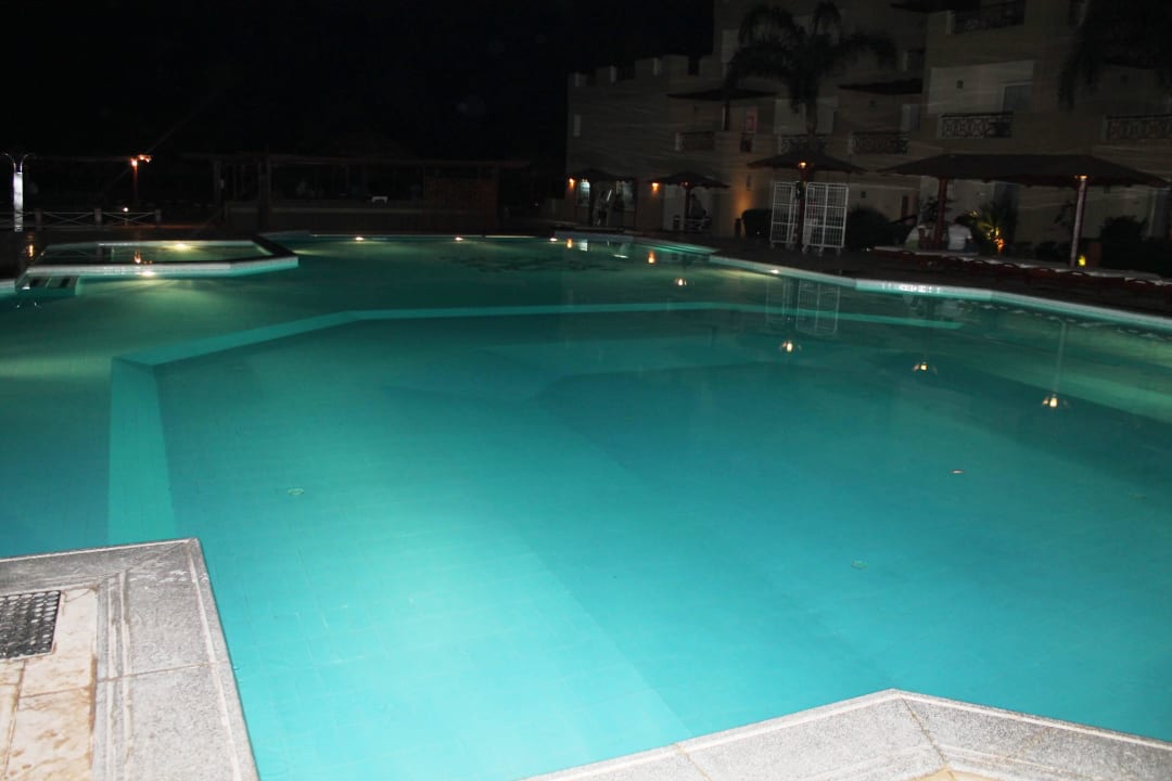 Ночной бассейн Imperial Shams Abu Soma