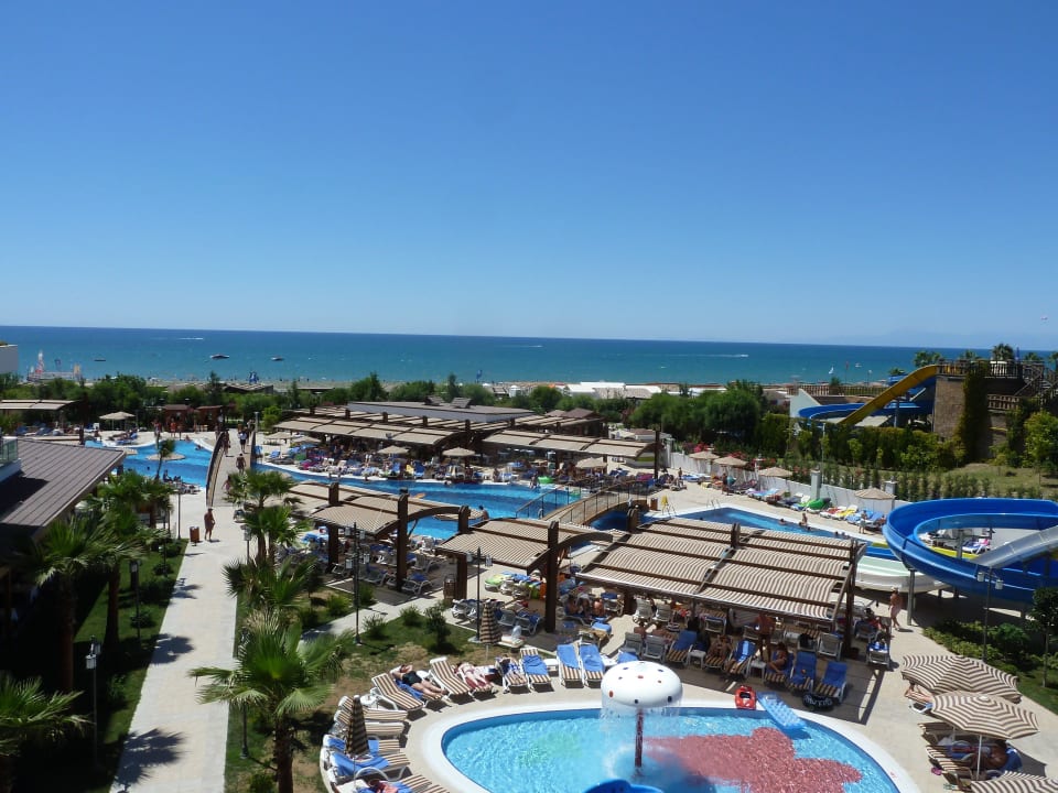 Toller Blick auf Pool und Meer Adalya Ocean Deluxe