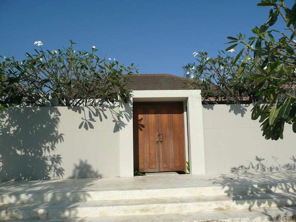 Eigangstor zur Poolvilla Hotel AKA Resort Hua Hin