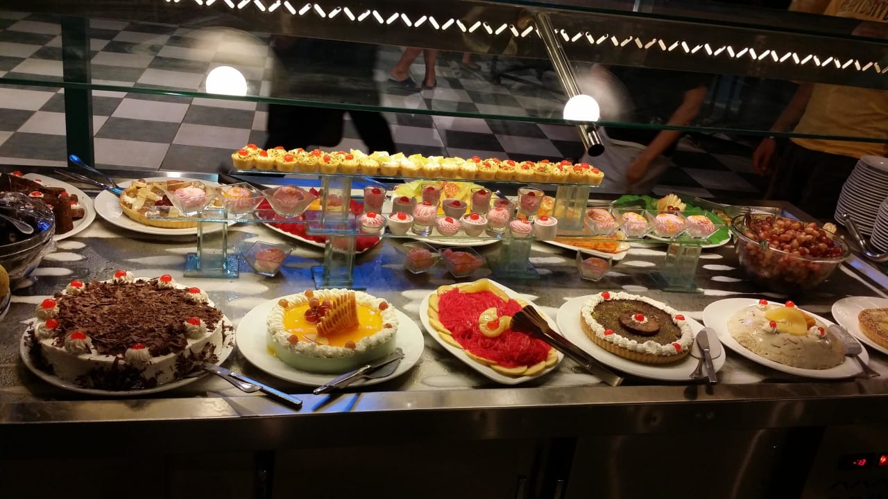 Diner desert. Different every night. Bel Air Azur Resort - Adults only