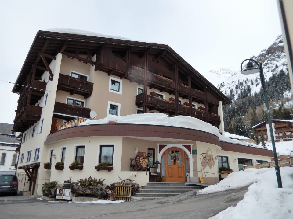 Außenansicht Hotel Bergland