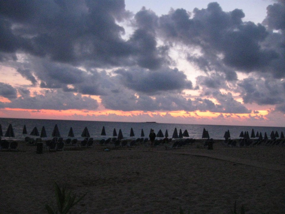 Sonnenuntergang Sandy Beach Resort