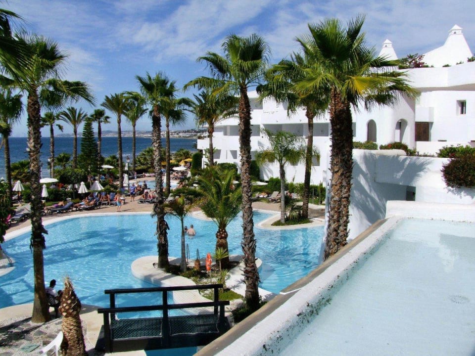 Blick in den Innenbereich des Hotels H10 Estepona Palace