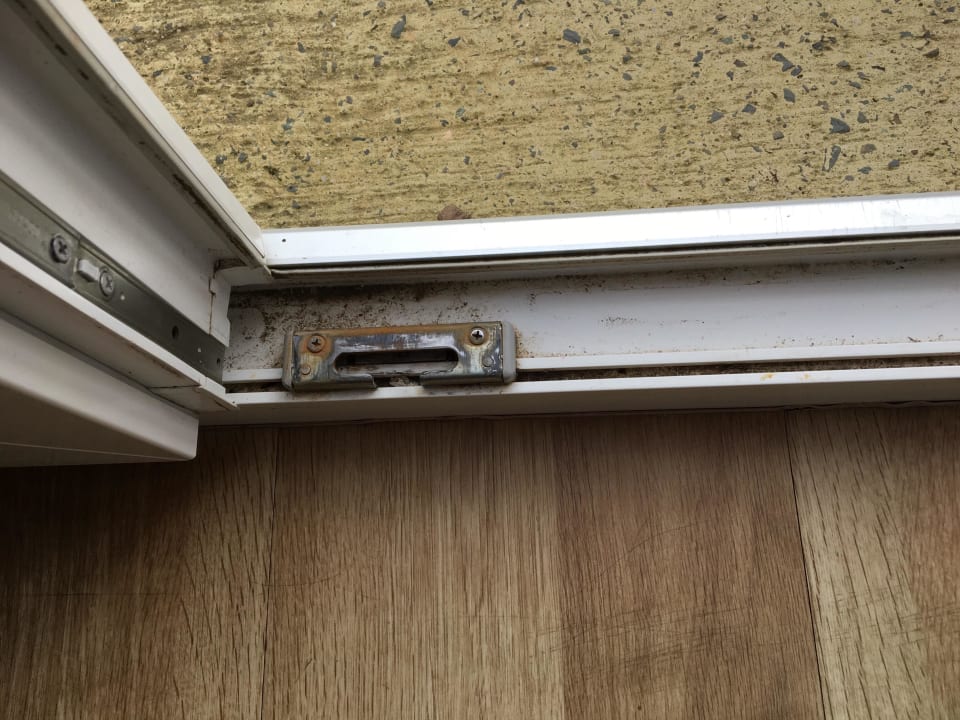 Dreck im Fensterrahmen Center Parcs Park Bostalsee