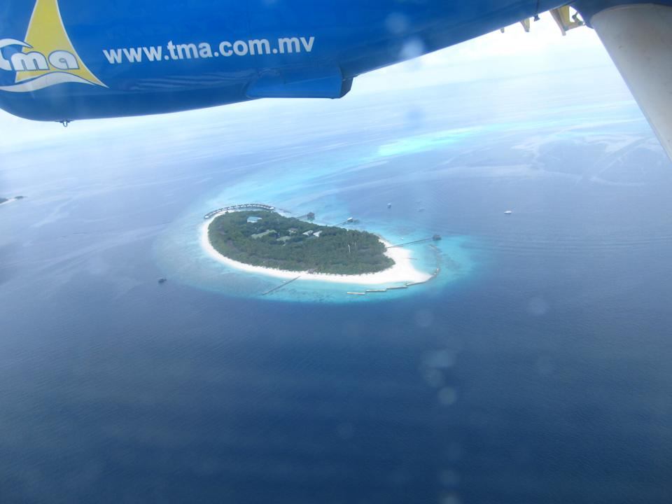 Insel vom Wasserflugzeug NH Collection Maldives Reethi Resort