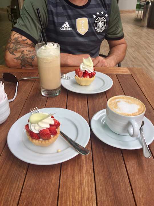 Patisserie Acanthus Cennet Barut Collection