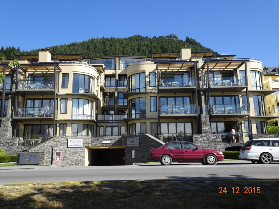 Das Hotel vom See aus Hotel Peppers Beacon