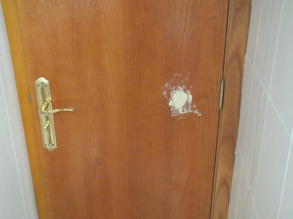 Łatanie dziur prawie jak w polskich drogach Hotel Riu Oliva Beach Resort