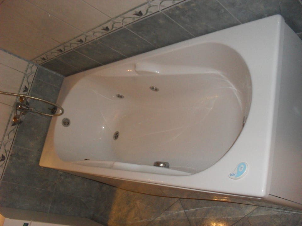 Łazienka i wanna z hydro-masażem Hotel Rozalia