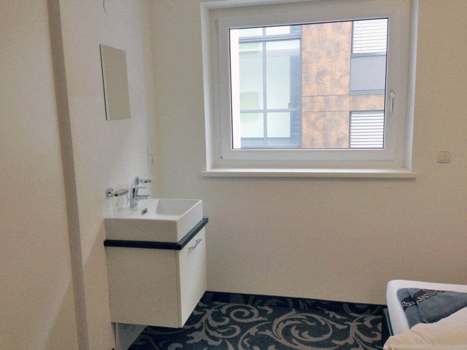 Waschbecken im kleinsten der 3 Schlafzimmer Apartment Ischglliving